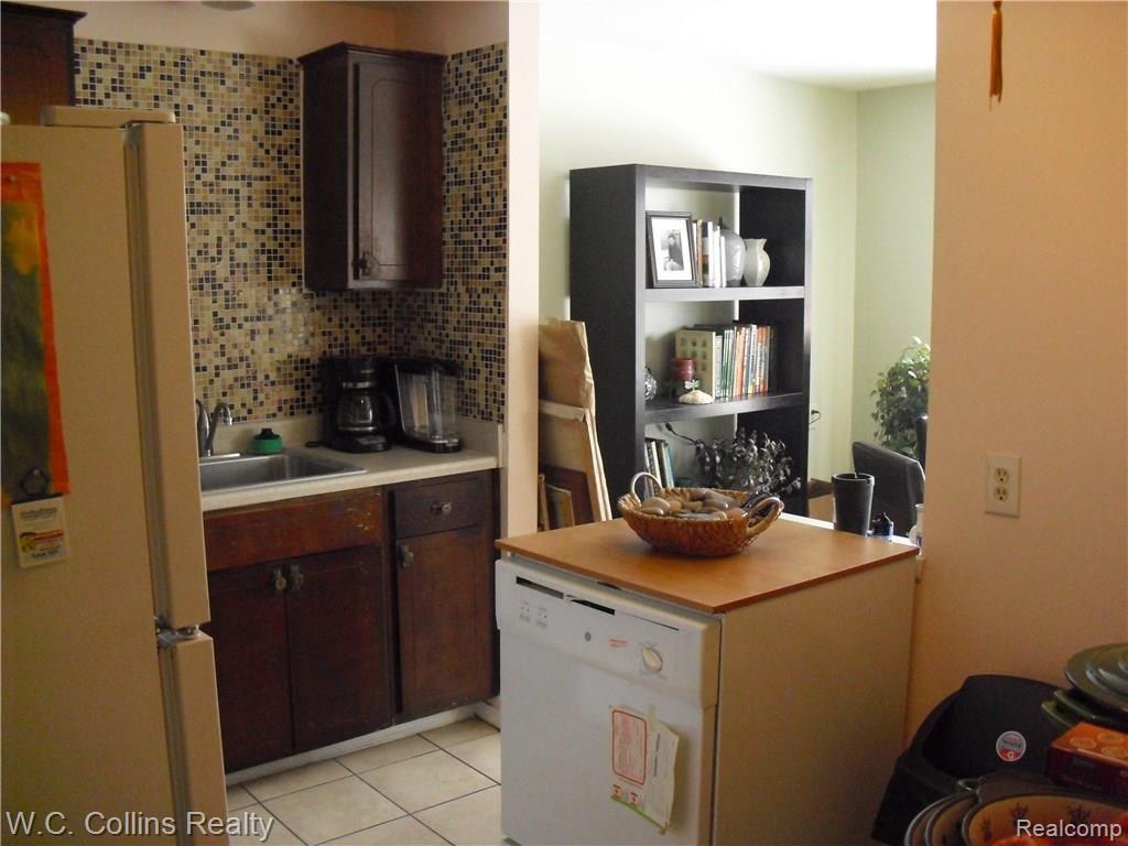 29572 Hoover Road Warren, MI 48093 - Photo 14 of 33 CIMG9255.JPG