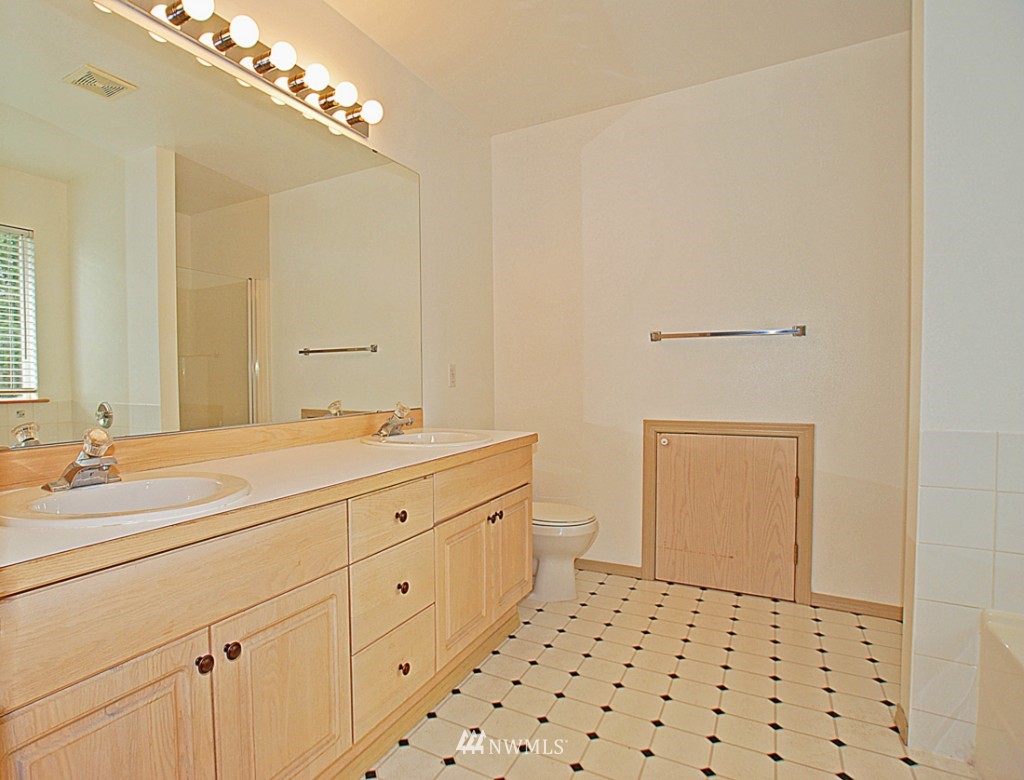 20123 7th Avenue Southeast Bothell, WA 98012 - Photo 11 of 15
