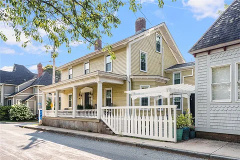 $1,699,000 | 17 Old Beach Road, Newport, RI 02840