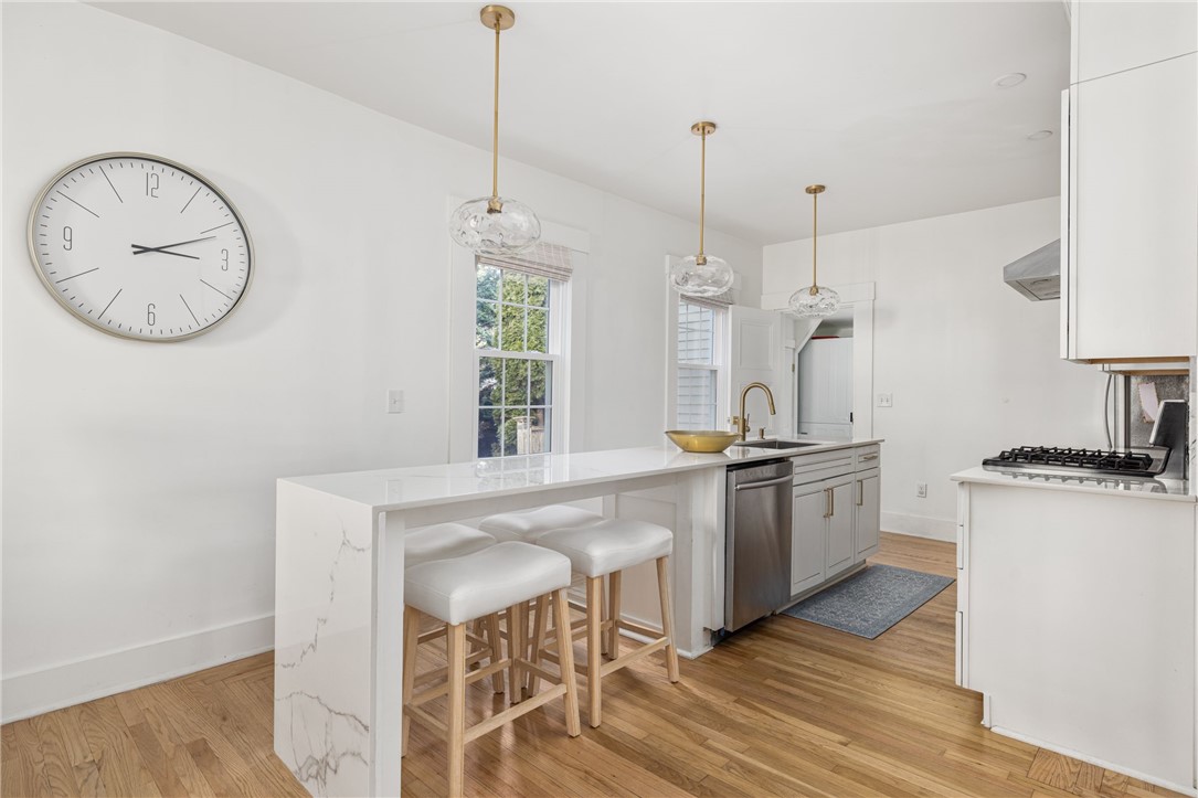 17 Old Beach Road Newport, RI 02840 - Photo 13 of 43