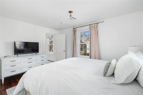 $1,699,000 | 17 Old Beach Road, Newport, RI 02840