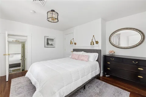 $1,699,000 | 17 Old Beach Road, Newport, RI 02840