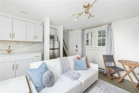 $1,699,000 | 17 Old Beach Road, Newport, RI 02840