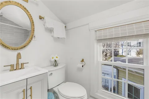 $1,699,000 | 17 Old Beach Road, Newport, RI 02840