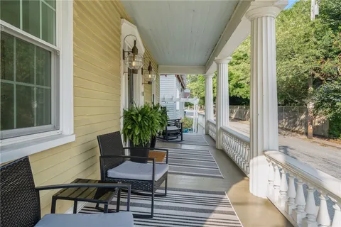 $1,699,000 | 17 Old Beach Road, Newport, RI 02840