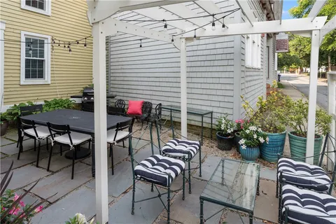 $1,699,000 | 17 Old Beach Road, Newport, RI 02840