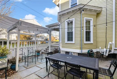 $1,699,000 | 17 Old Beach Road, Newport, RI 02840