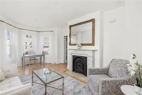 $1,699,000 | 17 Old Beach Road, Newport, RI 02840