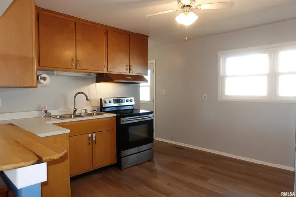 $120,000 | 1281 Russell Avenue, Galesburg, IL 61401