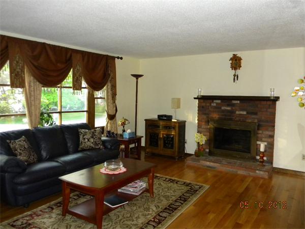 21 Southgate Road Franklin, MA 02038 - Photo 4 of 14 Gallery Image 4
