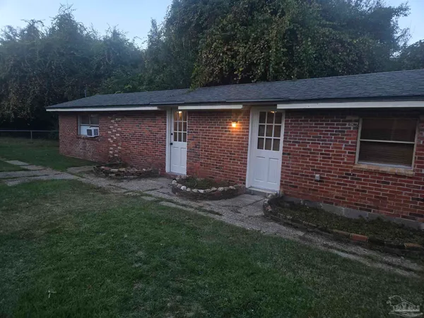 $1,295 | 6111 Lebanon Lane, Unit 2, Pensacola, FL 32504