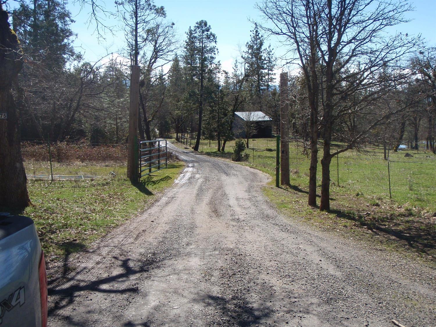 3975 North Obenchain Road Eagle Point, OR 97524 - Photo 1 of 8 Primary Photo