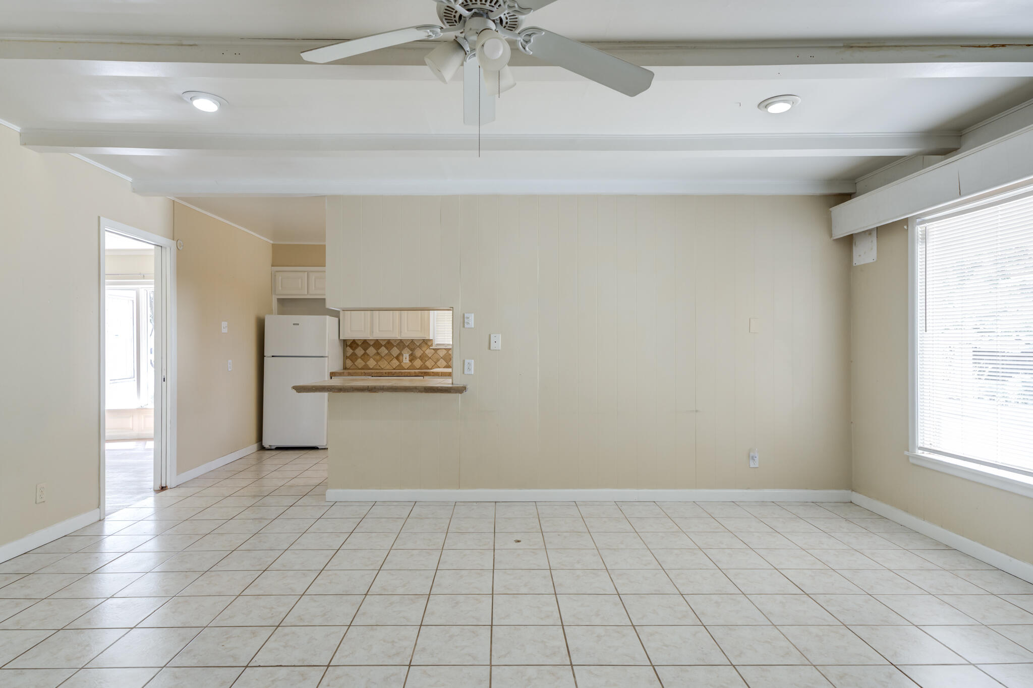 2420 39th Street Lubbock, TX 79412 - Photo 23 of 39 a view of an empty room and window