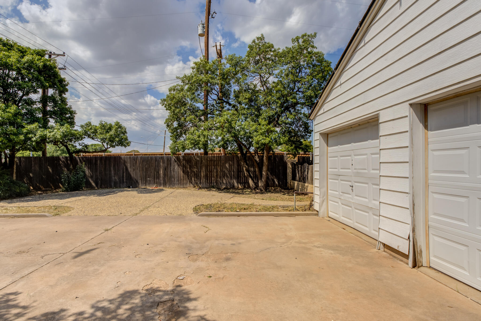2420 39th Street Lubbock, TX 79412 - Photo 37 of 39 a backyard of a house