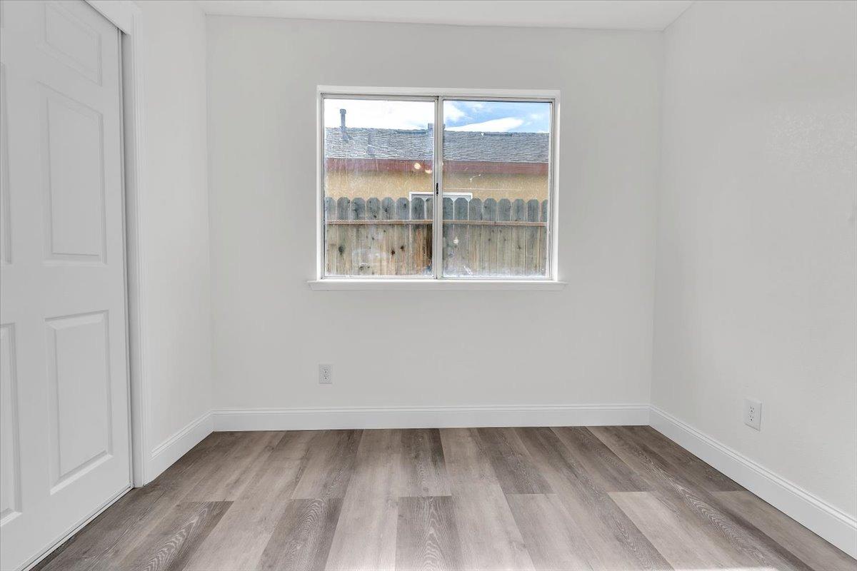 191 Orit Avenue Parlier, CA 93648 - Photo 11 of 25 an empty room with a window