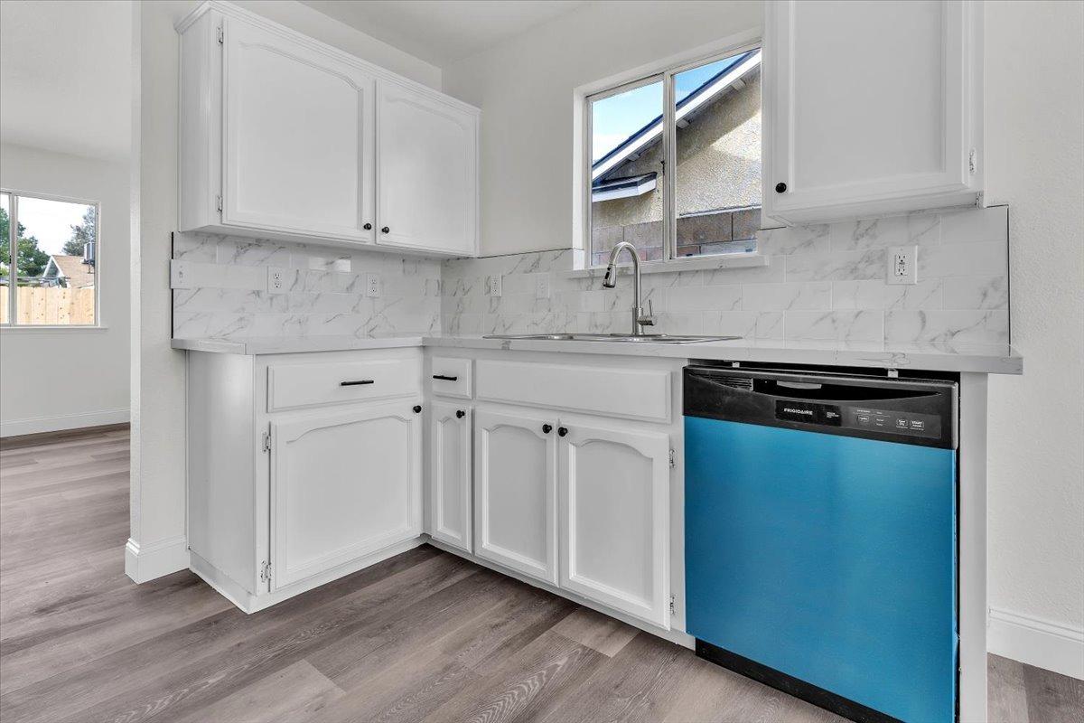 191 Orit Avenue Parlier, CA 93648 - Photo 18 of 25 a kitchen with white cabinets and a stove
