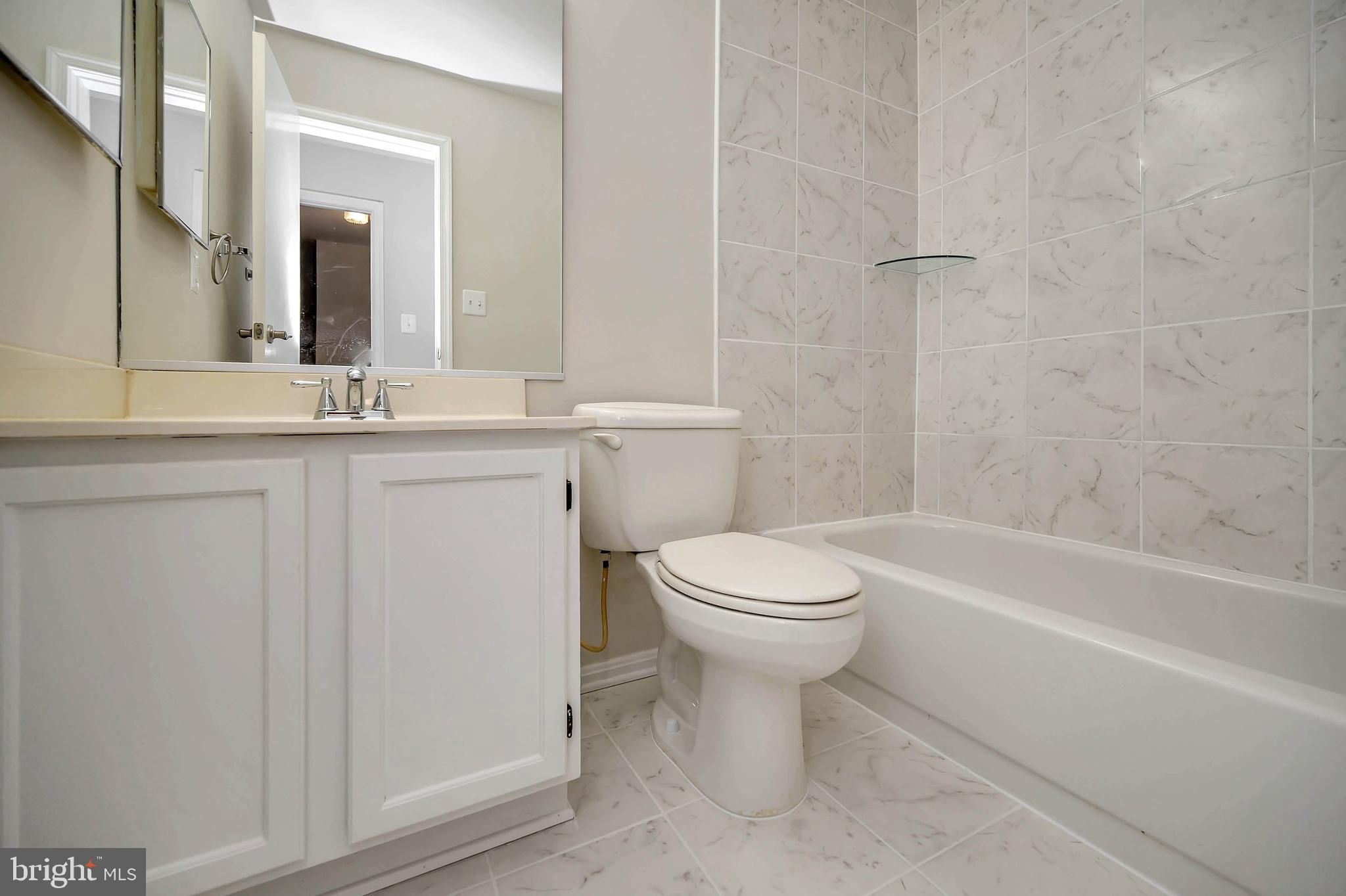 7380 Rokeby Drive Manassas, VA 20109 - Photo 17 of 21 Top floor Bathroom