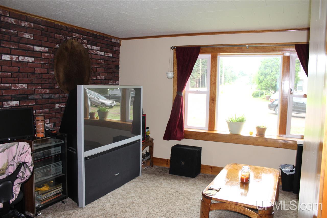328 Cary Road Hurley, WI 54534 - Photo 7 of 23 Gallery Image 7