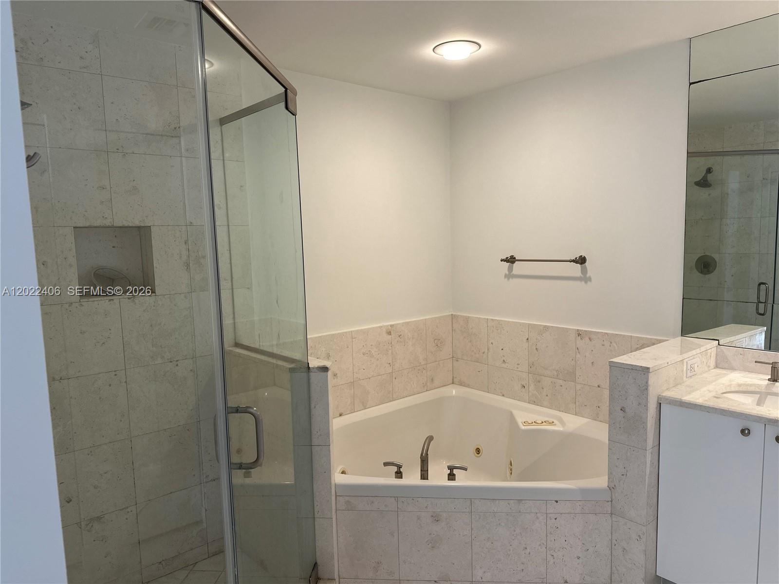 901 Brickell Key Boulevard, Unit 2005 Miami, FL 33131 - Photo 17 of 18