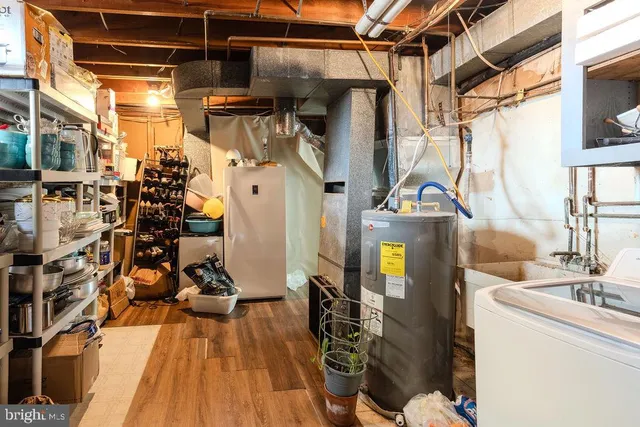 a view of utility room