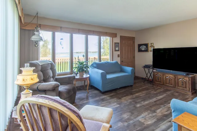 $599,000 | 900 Father Hennepin Park Road, Isle, MN 56342