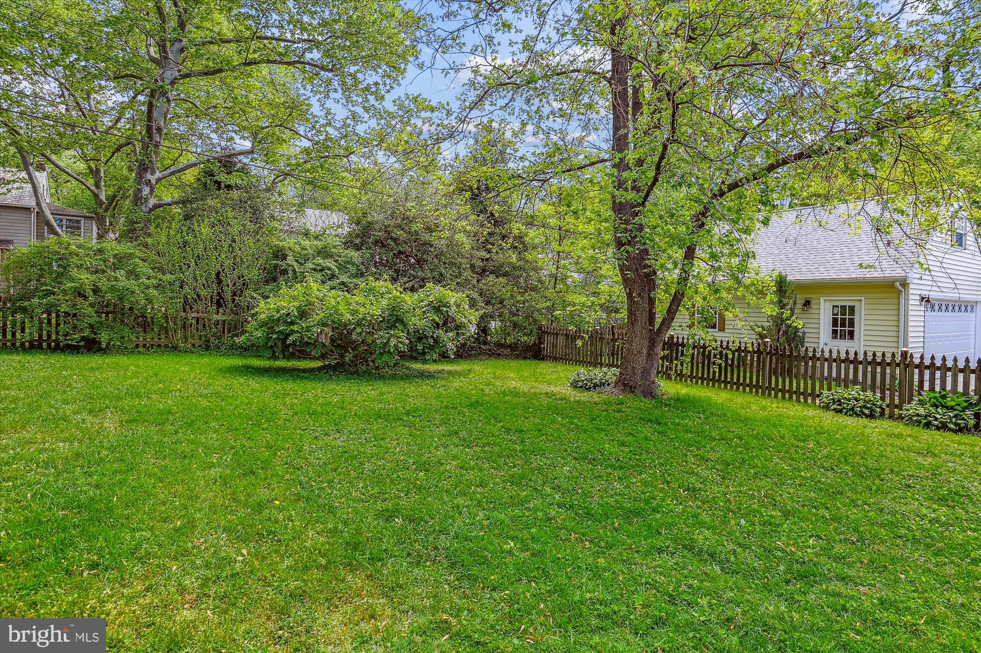 6211 Pinehurst Road Baltimore, MD 21212 - Photo 8 of 37 a view of outdoor space and yard