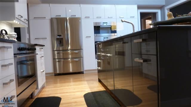 1046 Hampton Road Grosse Pointe, MI 48236 - Photo 11 of 25 31127546-10.JPG