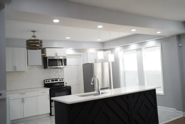 a view of entryway with microwave