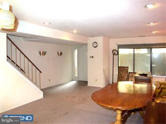 7 Hamilton Circle Philadelphia, PA 19130 - Photo 2 of 7