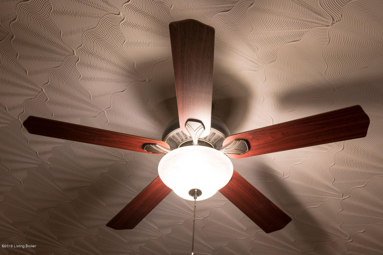 12234 Ridgemont Road Louisville, KY 40229 - Photo 7 of 24 great room detail
