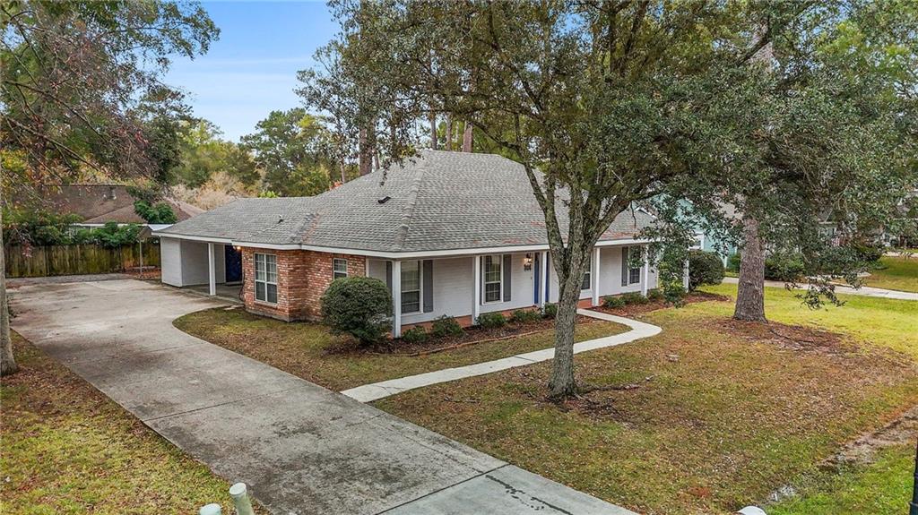 209 Trinity Lane Mandeville, LA 70471 - Photo 2 of 24