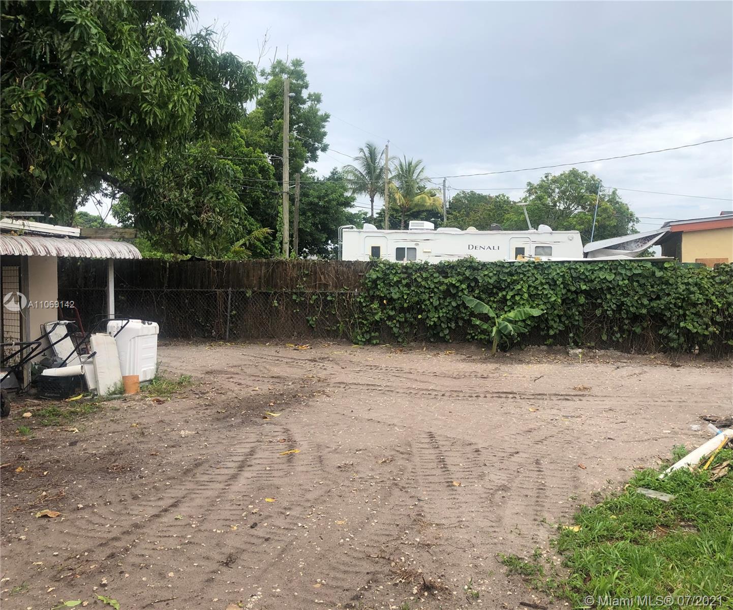 2925 Northwest 96th Street Miami, FL 33147 - Photo 10 of 11 a view of a outdoor space