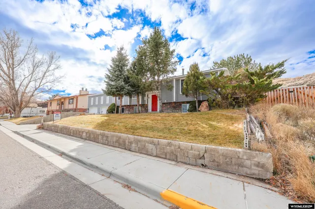 $369,900 | 200 Apache Avenue, Green River, WY 82935