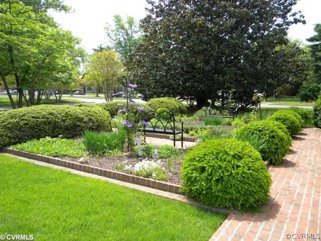 4300 Dover Road Richmond, VA 23221 - Photo 11 of 12 Yard/Garden - absolutely beautiful!!