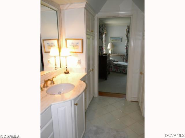 4300 Dover Road Richmond, VA 23221 - Photo 9 of 12 Master Bath - 1st room of master bath (2nd floor)