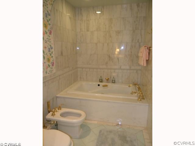 4300 Dover Road Richmond, VA 23221 - Photo 10 of 12 Master Bath - 2nd room of master bath (2nd floor)