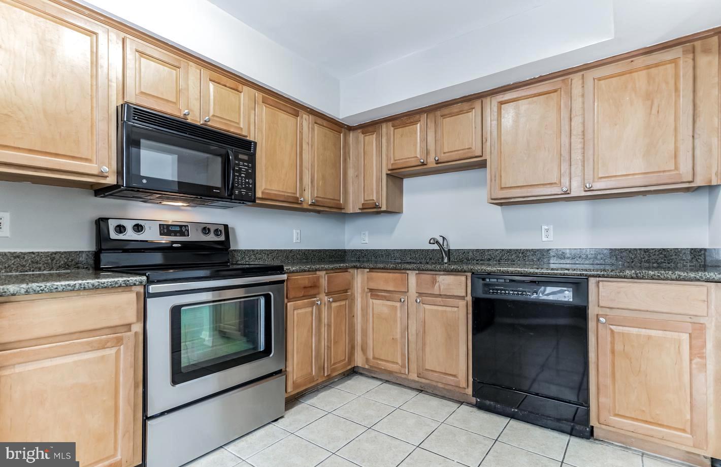 3179 Summit Square Drive, Unit 2E6 Oakton, VA 22124 - Photo 3 of 54