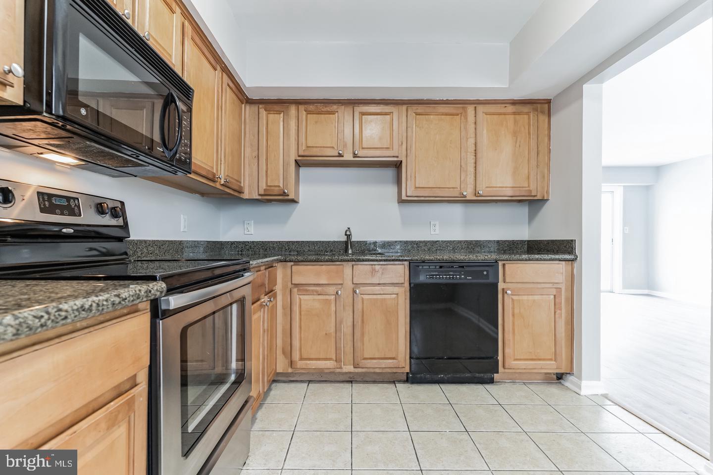 3179 Summit Square Drive, Unit 2E6 Oakton, VA 22124 - Photo 4 of 54