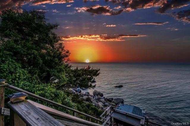 a view of a roof deck with wooden floor and fence