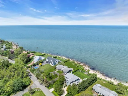 $2,799,000 | 2100 Sound Drive, Greenport, NY 11944