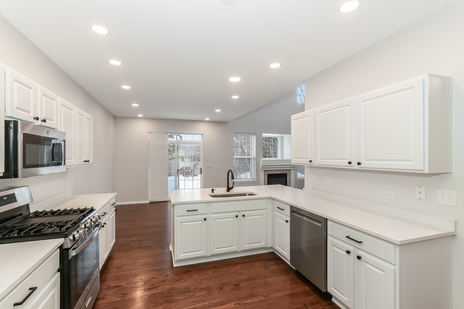 7 Shade Tree Court Algonquin, IL 60102 - Photo 11 of 31 Gallery Image 11