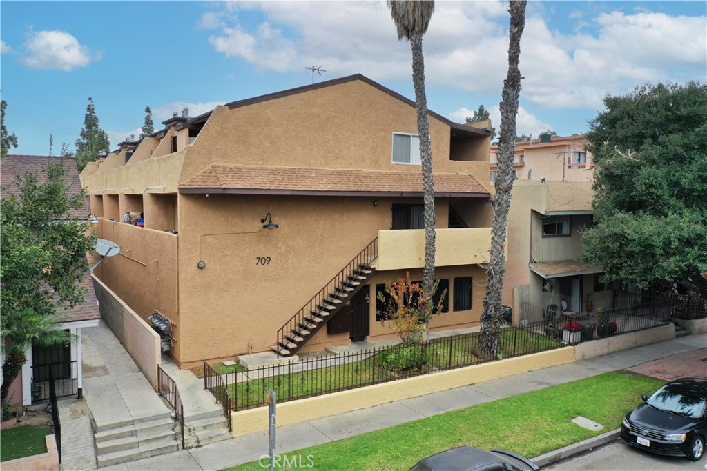 709 East Chestnut Ave  