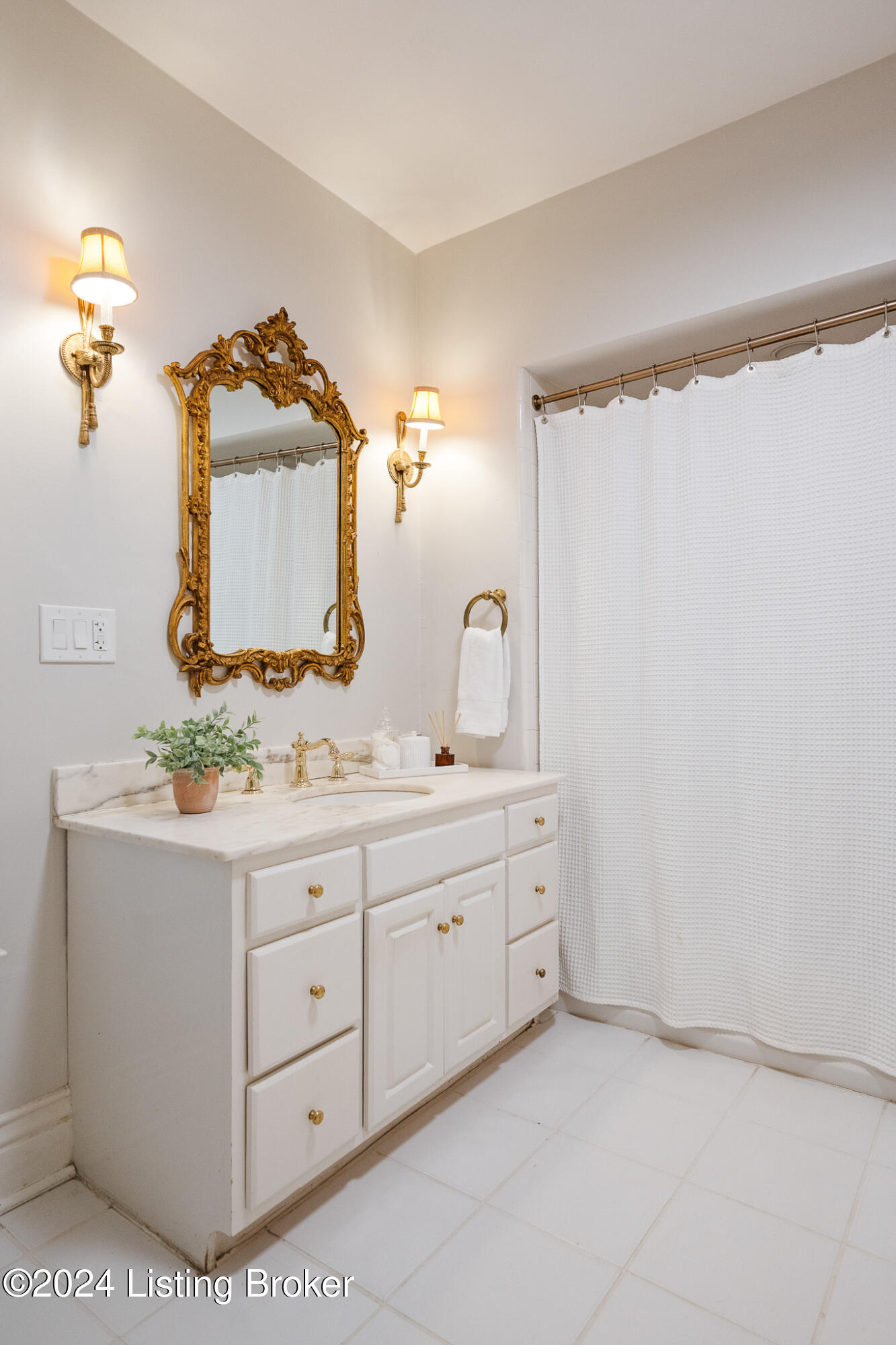 27 River Hill Road Louisville, KY 40207 - Photo 46 of 74 27 River Hill_interiors-35