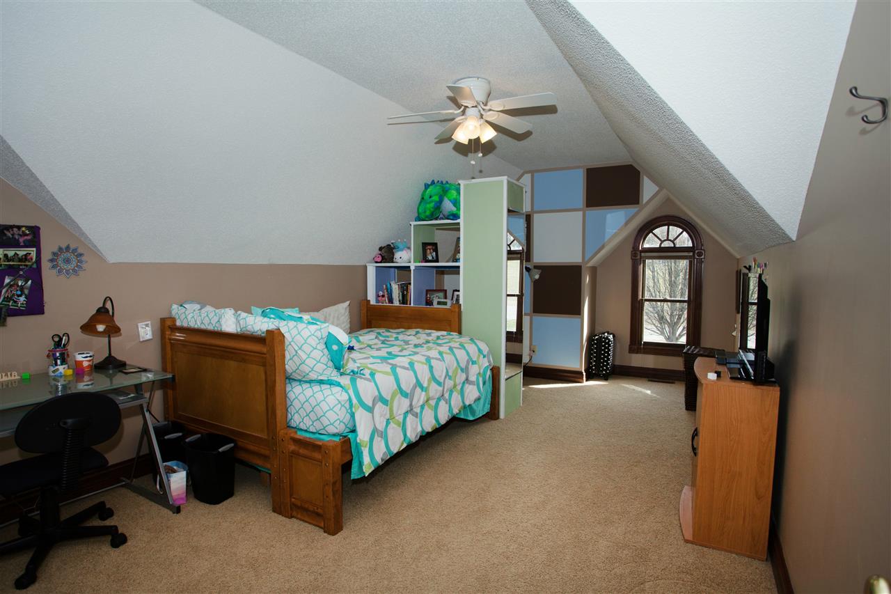 305 Sunset Lane Bedford, IN 47421 - Photo 8 of 36 Gallery Image 8