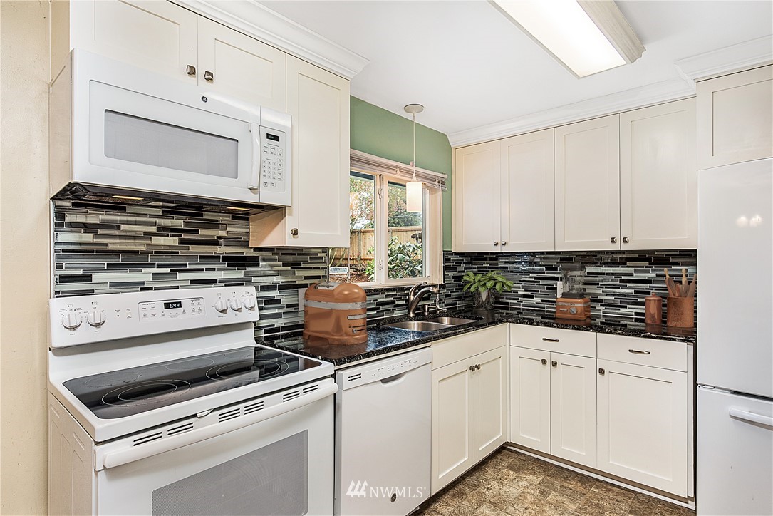 4016 Northeast 22nd Place Renton, WA 98056 - Photo 2 of 15