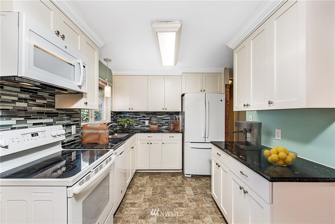 4016 Northeast 22nd Place Renton, WA 98056 - Photo 3 of 15
