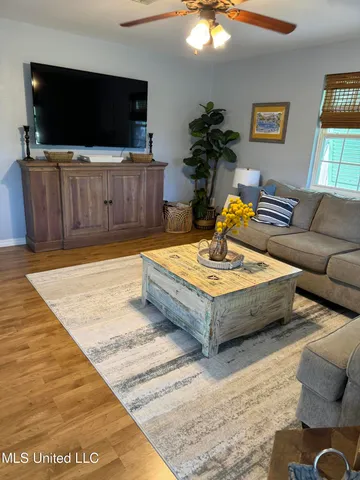 $2,400 | 4010 Blue Jay Street, Bay St. Louis, MS 39520