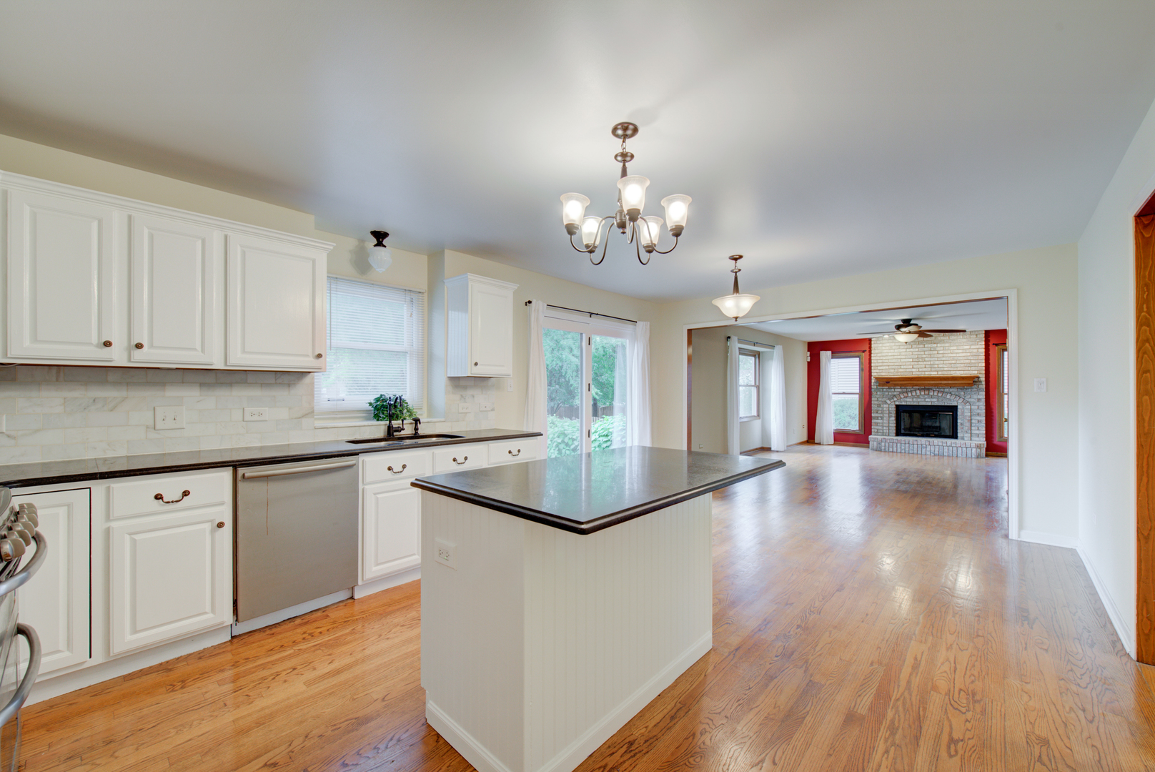 2327 Snapdragon Road Naperville, IL 60564 - Photo 8 of 42 Gallery Image 8