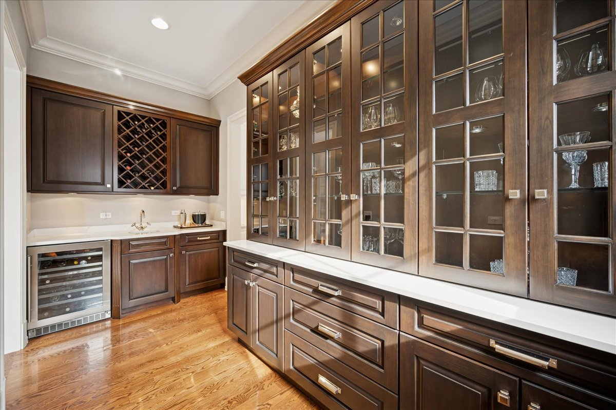 985 Pine Tree Lane Winnetka, IL 60093 - Photo 11 of 60