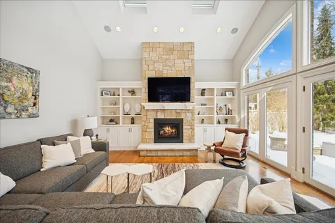 $2,885,000 | 985 Pine Tree Lane, Winnetka, IL 60093